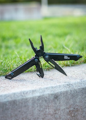 Multi-functional tool in gift box Gear X