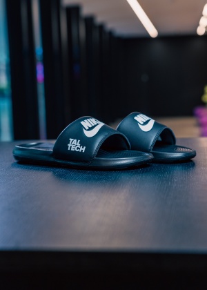 Nike men flip flops