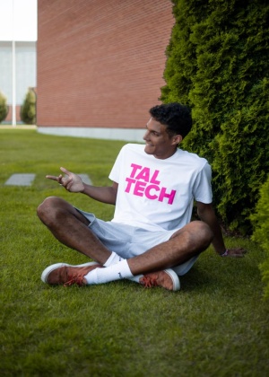 White T-shirt with pink logo for men