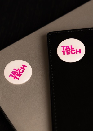 Chrystal sticker with a visual bubble effect (3 cm)