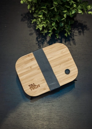 Klaasist lõunasöögikarp bambusest kaanega