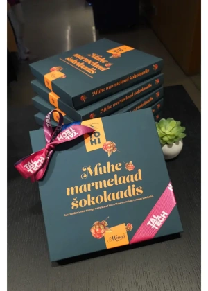 Organic blackberry gin marmalade in dark chocolate